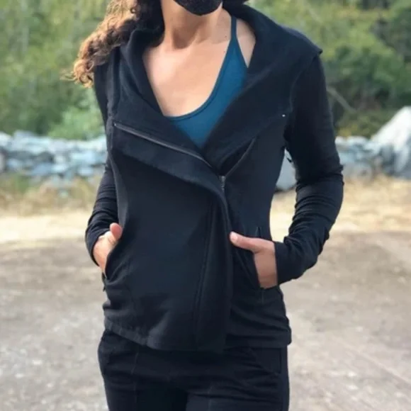 Nike Tech Aeroshield Moto Cape Jacket - Picture 4 of 10